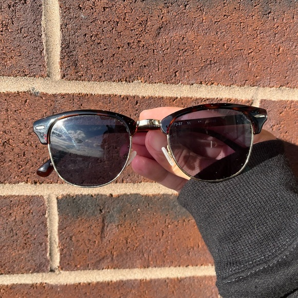 Uniqlo Sunglasses 😎 🕶️ - Picture 5 of 10